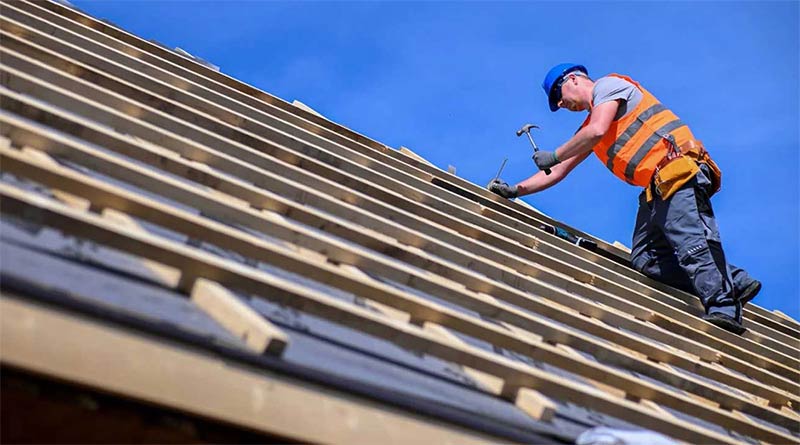 Charpente - FARELL RENOV TOITURE : artisan charpentier couvreur dans le Cher (18) et le Loir-et-Cher (41) ...Travaux de charpente : en construction neuve comme en rénovation : charpente traditionnelle, à fermettes … du massif au lamellé-collé. Traitement des bois de charpente et menuiserie. intervention dans le Cher (18) et le Loir-et-Cher (41)