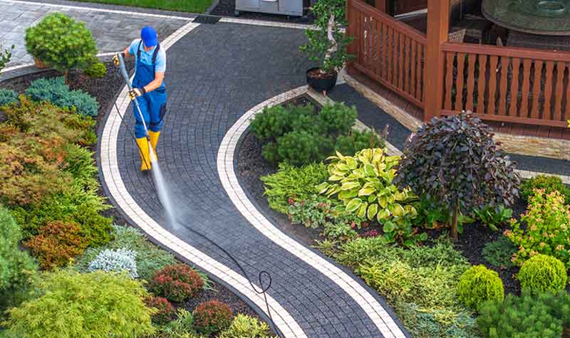 Nettoyage des extérieurs : FARELL RENOV TOITURE :  intervention dans le Cher (18) et le Loir-et-Cher (41). ... Nettoyage et traitement anti-mousse des extérieurs sur pavé, allée, muret, terrasse …intervention dans le Cher (18) et le Loir-et-Cher (41).