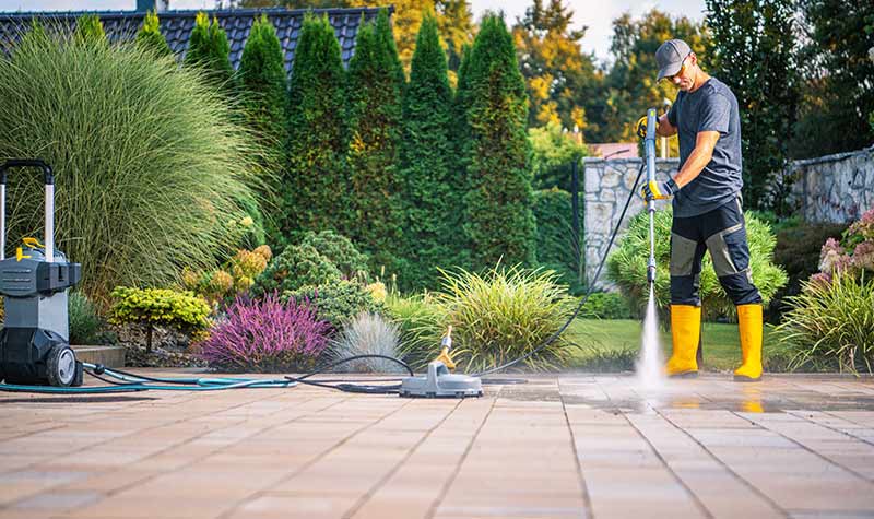 Nettoyage des extérieurs : FARELL RENOV TOITURE :  intervention dans le Cher (18) et le Loir-et-Cher (41). ... Nettoyage et traitement anti-mousse des extérieurs sur pavé, allée, muret, terrasse …intervention dans le Cher (18) et le Loir-et-Cher (41).