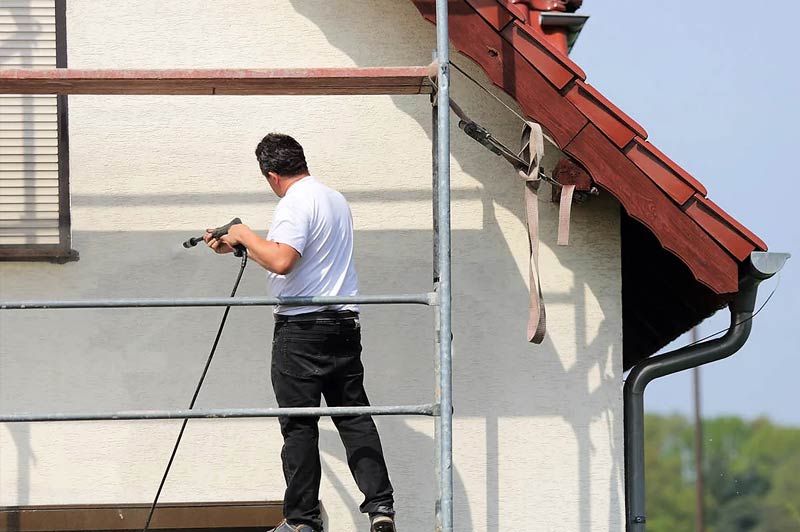 FARELL RENOV TOITURE : artisan couvreur dans le Cher (18) et le Loir-et-Cher (41) : travaux de charpente, traitement des bois de charpente et menuiserie, travaux de couverture et faîtage en neuf et en rénovation, zinguerie, dépannage urgent fuite toit, entretien de toiture : nettoyage, démoussage et peinture hydrofuge toiture, étanchéité toit plat terrasse, isolation toiture et combles, Nettoyage, démoussage, traitement anti-mousse, ravalement peinture façade imperméabilisation hydrofuge façade et nettoyage des extérieurs : allées, pavés, terrasses …  ... dans le Cher (18) et le Loir-et-Cher (41)